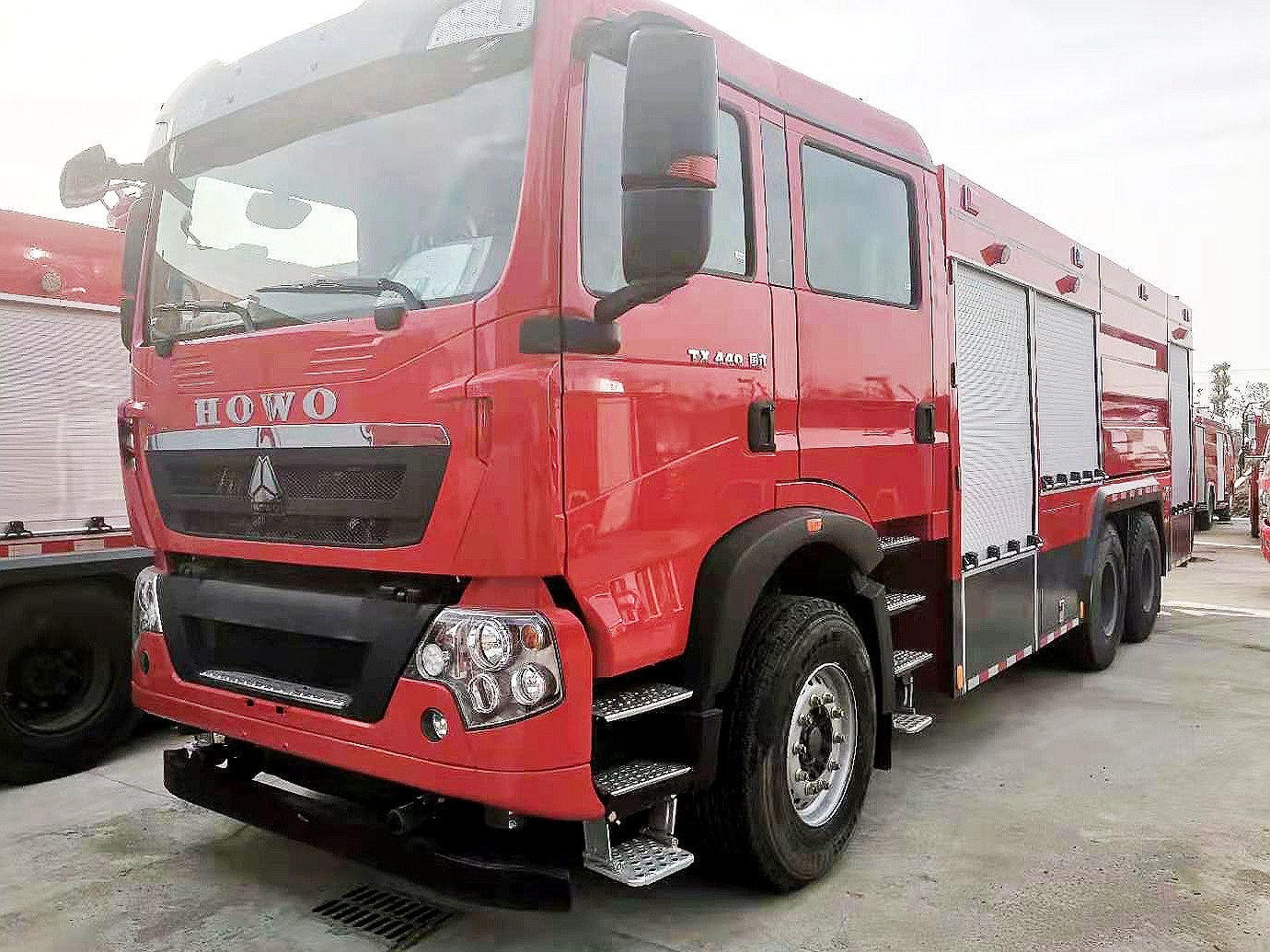 干粉泡沫联用消防车